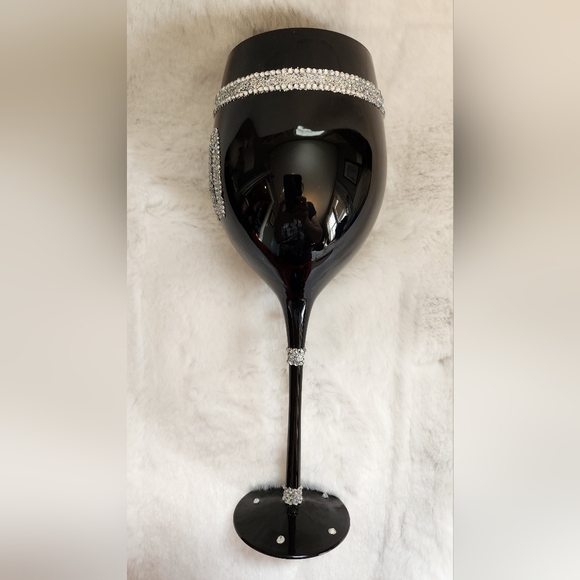 Hand painted wine glass with "40" beautiful Crystal encrusted - new in box - Picture 11 of 15